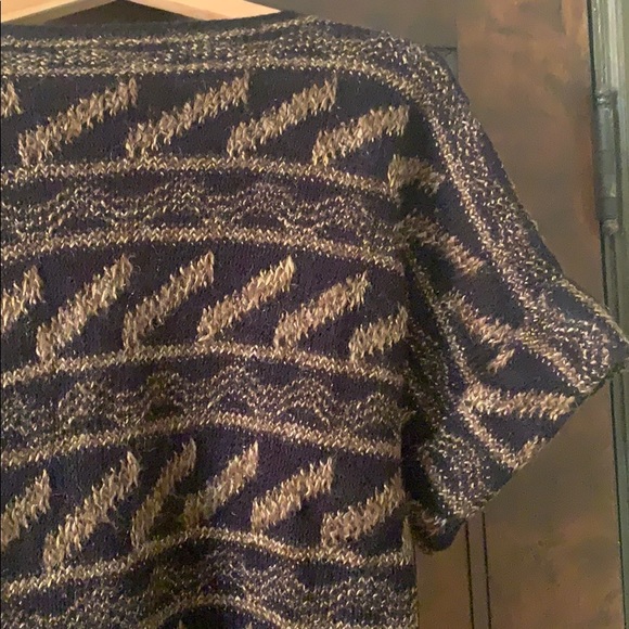 Gorgeous short sleeve sweater by Ohio knitting. - Picture 3 of 5